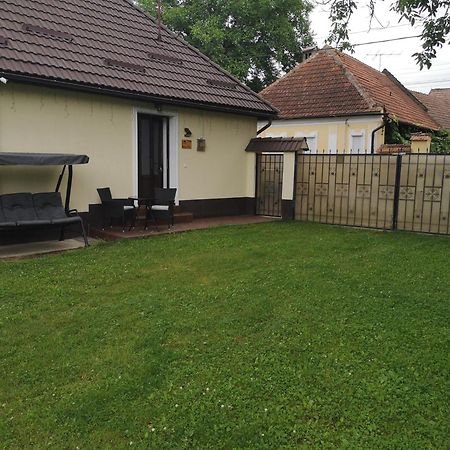 Apartament Eva'S Little House - Acasa La Taticul Albinelor Sinca Veche Zewnętrze zdjęcie