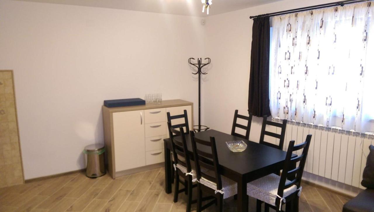 Apartament Eva'S Little House - Acasa La Taticul Albinelor Sinca Veche Zewnętrze zdjęcie