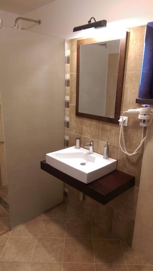 Apartament Eva'S Little House - Acasa La Taticul Albinelor Sinca Veche Zewnętrze zdjęcie