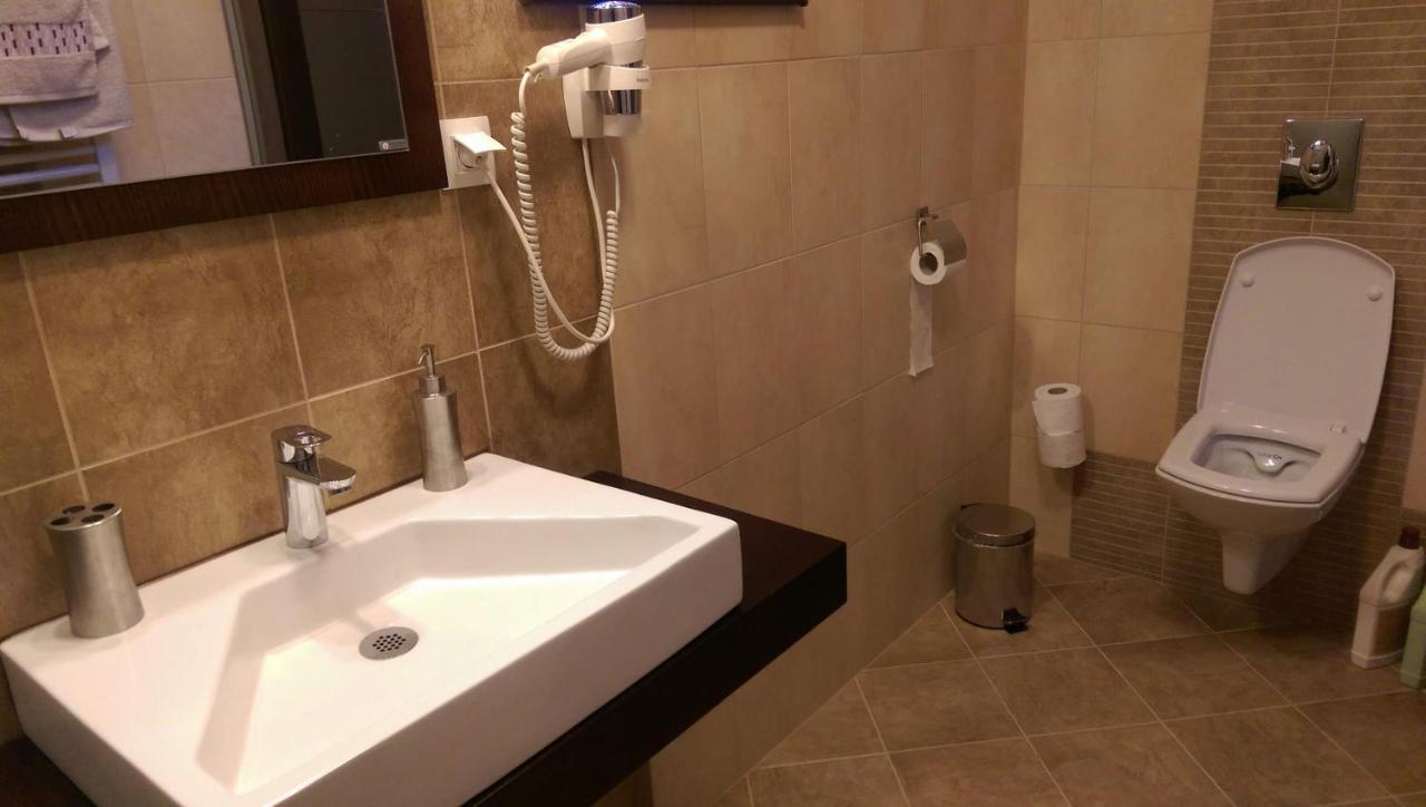 Apartament Eva'S Little House - Acasa La Taticul Albinelor Sinca Veche Zewnętrze zdjęcie