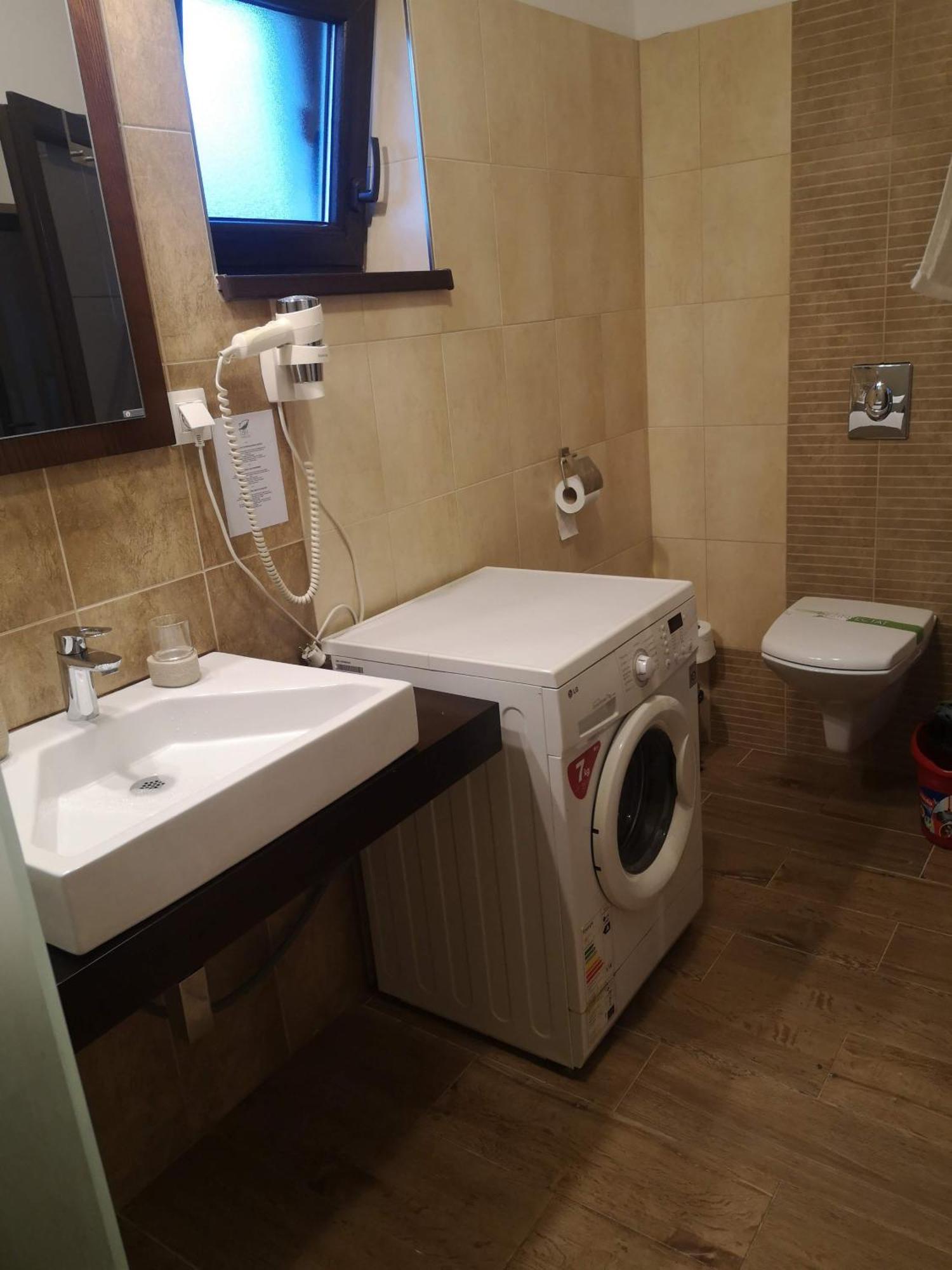 Apartament Eva'S Little House - Acasa La Taticul Albinelor Sinca Veche Zewnętrze zdjęcie