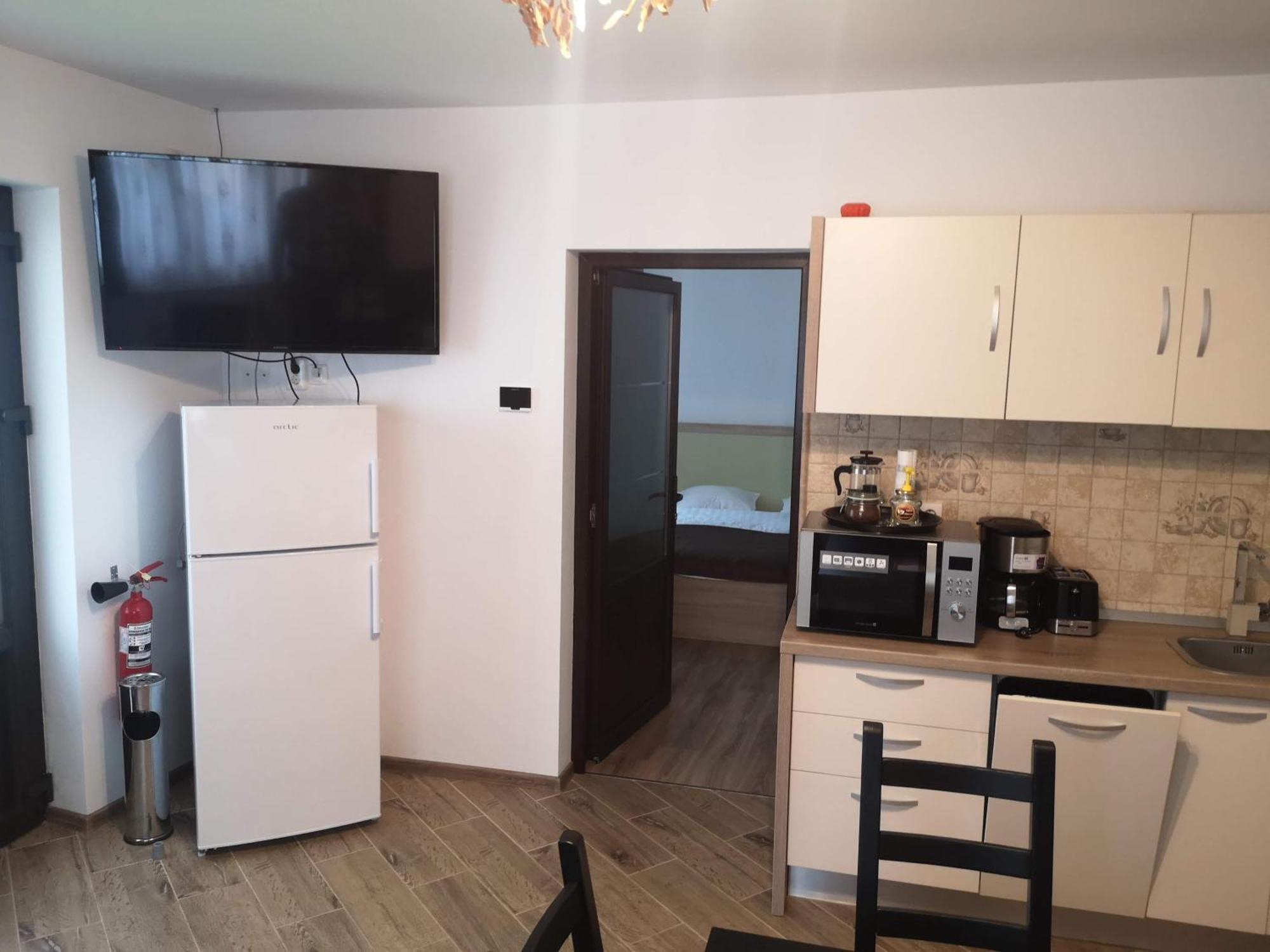 Apartament Eva'S Little House - Acasa La Taticul Albinelor Sinca Veche Zewnętrze zdjęcie
