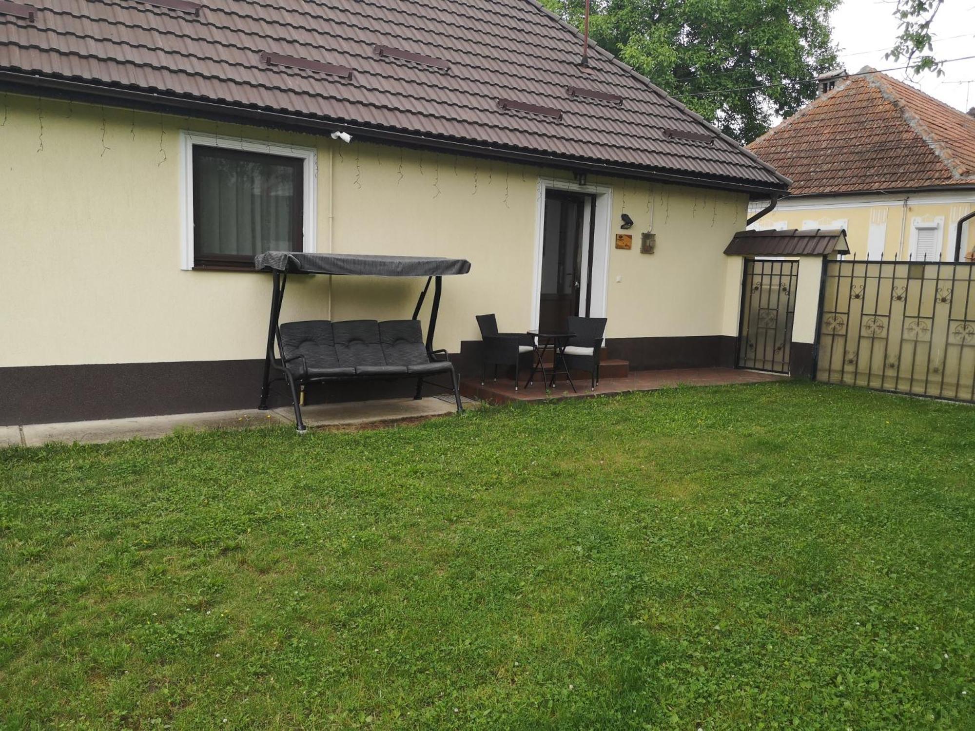 Apartament Eva'S Little House - Acasa La Taticul Albinelor Sinca Veche Zewnętrze zdjęcie