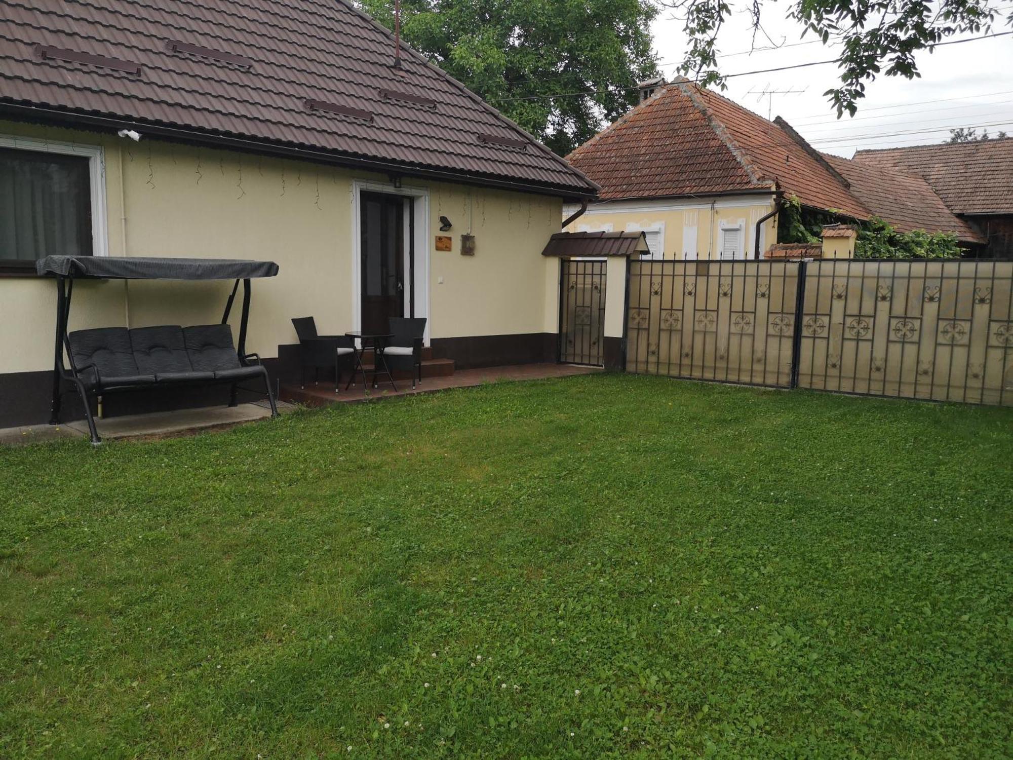 Apartament Eva'S Little House - Acasa La Taticul Albinelor Sinca Veche Zewnętrze zdjęcie